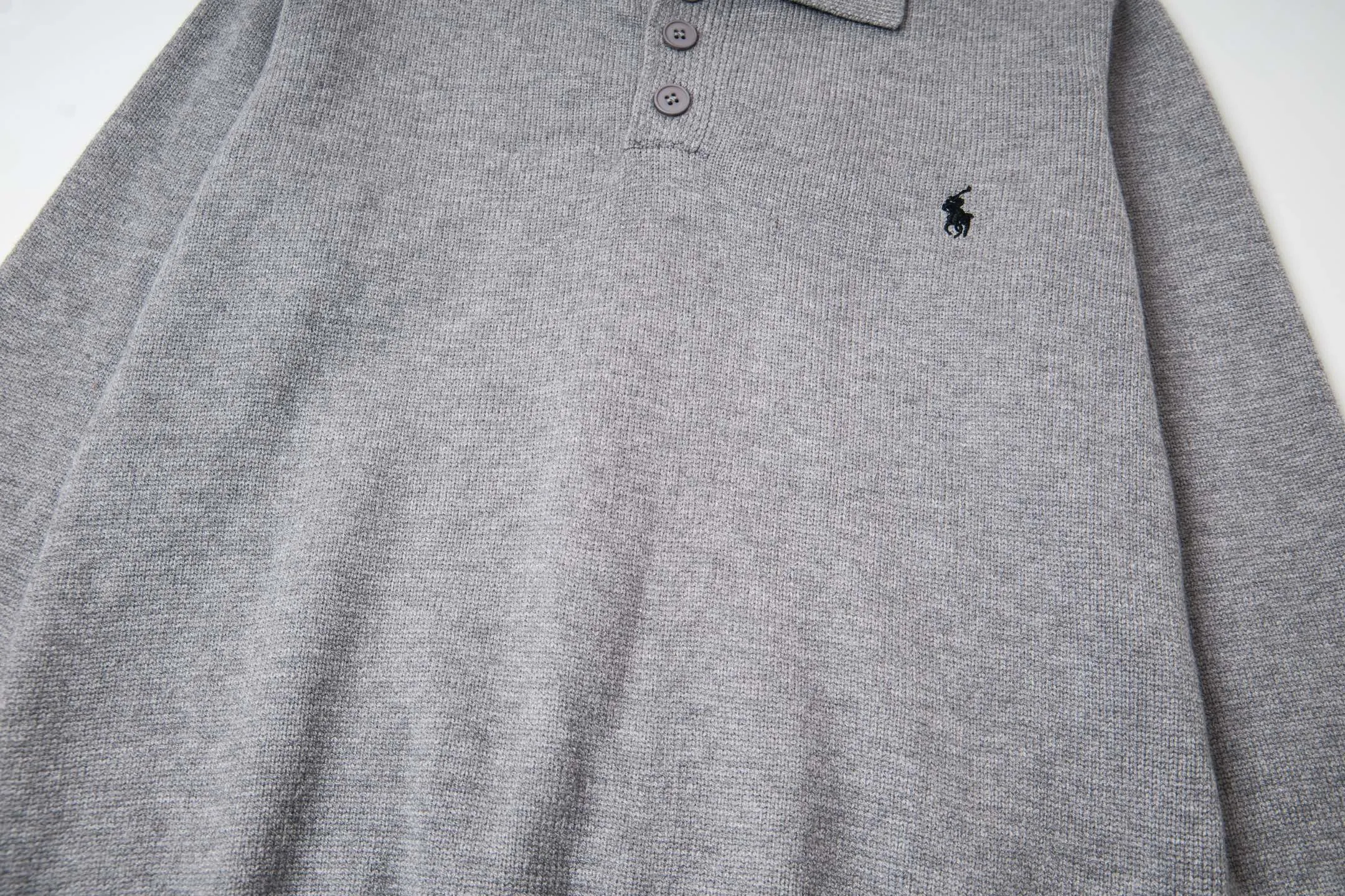 P230 Style number: Y258 Ralph Lauren POLO twist button open-chest sweater is a limited edition every year. There won’t be many styles in the store! Ralph Lauren men's half-button sweater. The shape is really nice. It can be worn alone or as a coat. It can be worn outside the inner layer. It is versatile and looks good. Tag, hanging grain, washable, packaging bag, full set of accessories. The appearance is quite high. The workmanship is super exquisite. Color: navy, gray, apricot, navy. Size: S M L XL